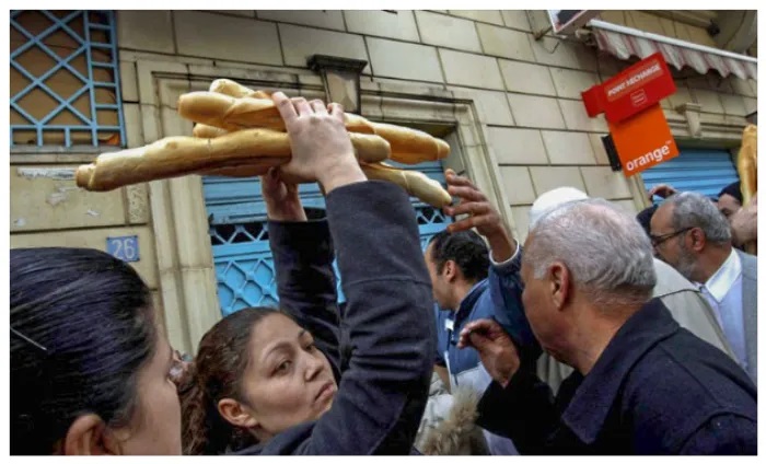 رغم فقدان بعض المواد الأساسية..  اللهفة تتحول إلى سلوك غذائي لدى التونسي..